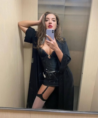 Опытная индивидуалка приглашает в гости на море страсти и удовольствия. Со мной ты почувствуешь себя королем момента. Все по-настоящему и незабываемо! 2487, 32 года